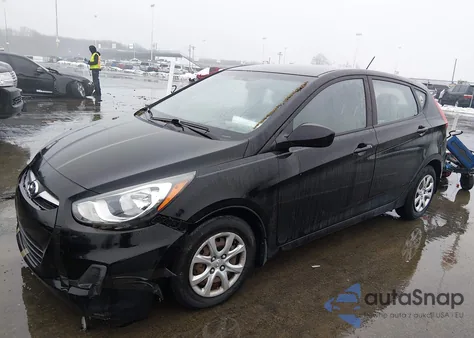 2013 Hyundai Accent Gs z USA, uszkodzony, nr VIN KMHCT5AE6DU138793